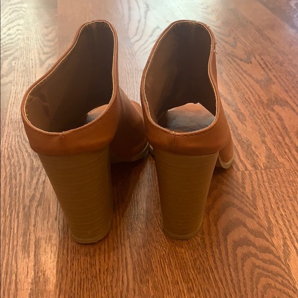 Qupid Peep Toe Platform Sandal - Picture 3 of 5